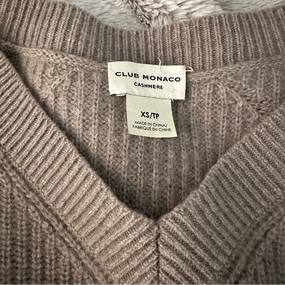 Club Monaco 100% Cashmere Sweater V Neck Size XS - Picture 5 of 5